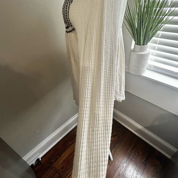 Free People Ivory Blouse with Navy Embroidery Size Medium - Picture 3 of 9